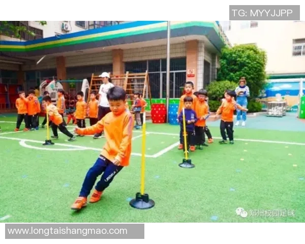 七必翔足球引领新时代足球潮流助力青少年成长与发展